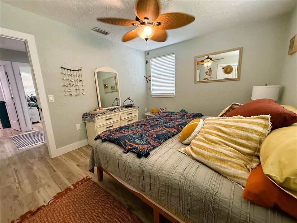For Rent: $2,500 (3 beds, 1 baths, 971 Square Feet)