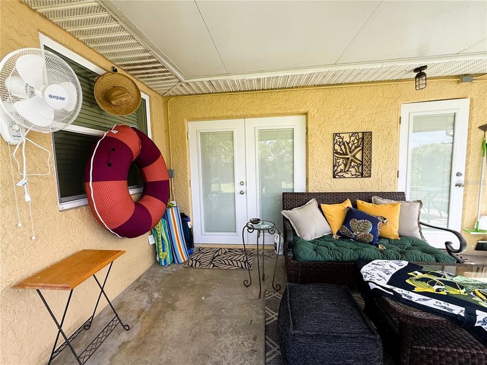 For Rent: $2,500 (3 beds, 1 baths, 971 Square Feet)