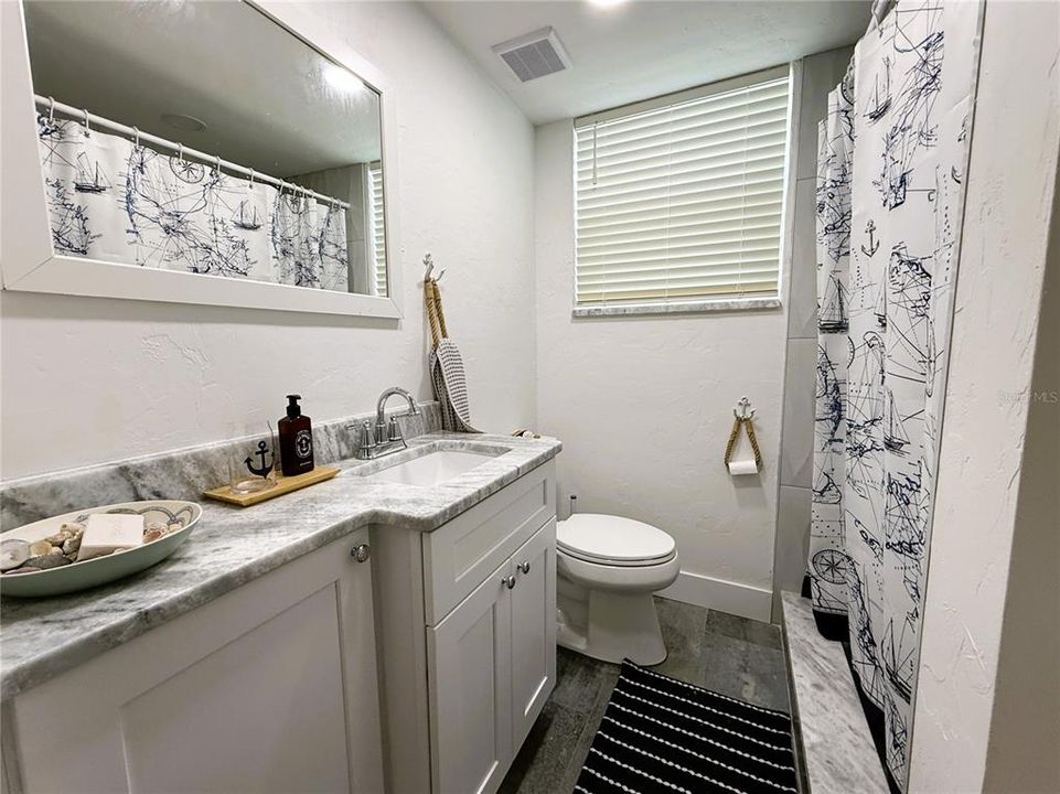 For Rent: $2,500 (3 beds, 1 baths, 971 Square Feet)