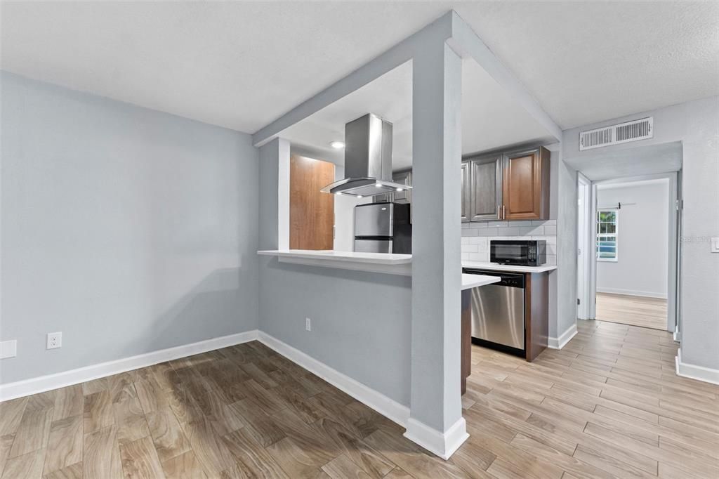 For Rent: $1,500 (1 beds, 1 baths, 560 Square Feet)