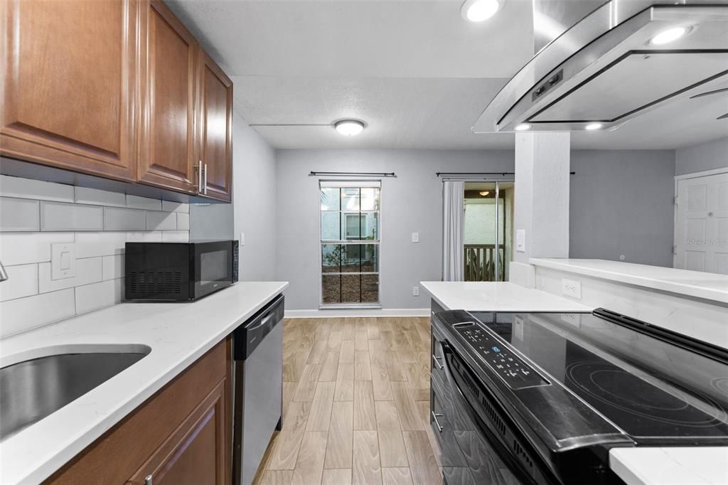 For Rent: $1,500 (1 beds, 1 baths, 560 Square Feet)