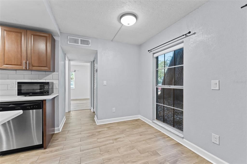 For Rent: $1,500 (1 beds, 1 baths, 560 Square Feet)