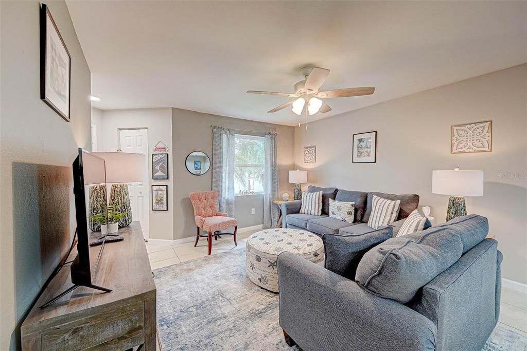 For Rent: $1,650 (2 beds, 2 baths, 937 Square Feet)