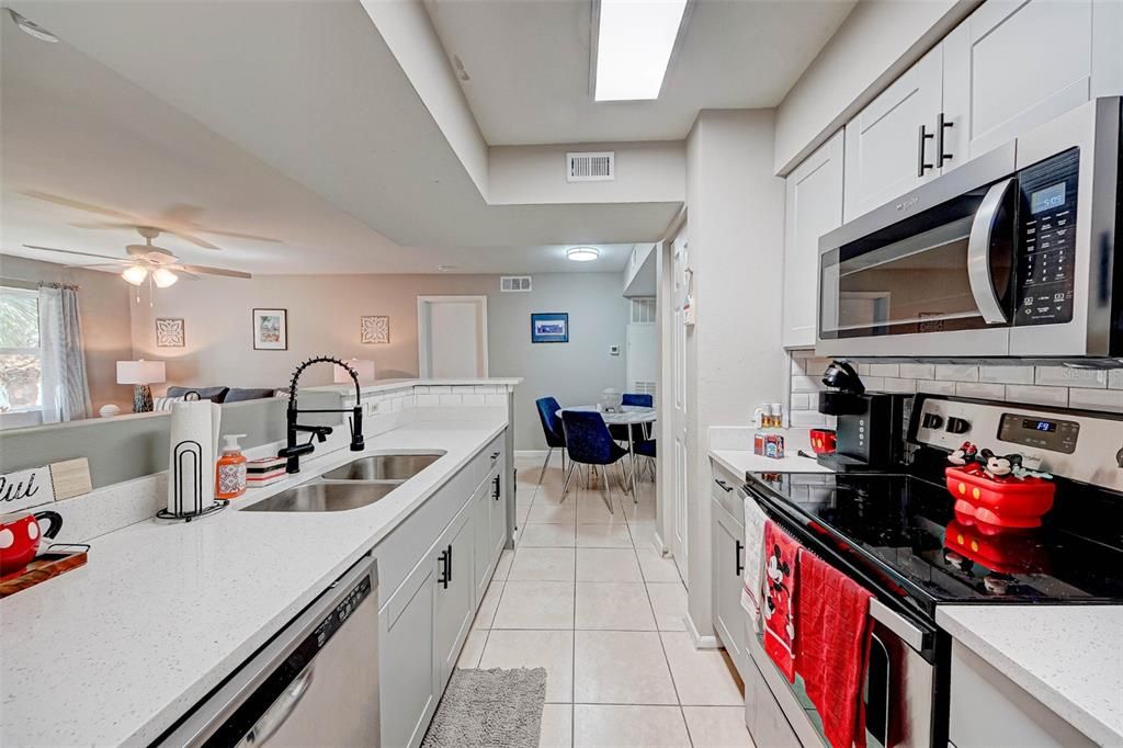 For Rent: $1,650 (2 beds, 2 baths, 937 Square Feet)
