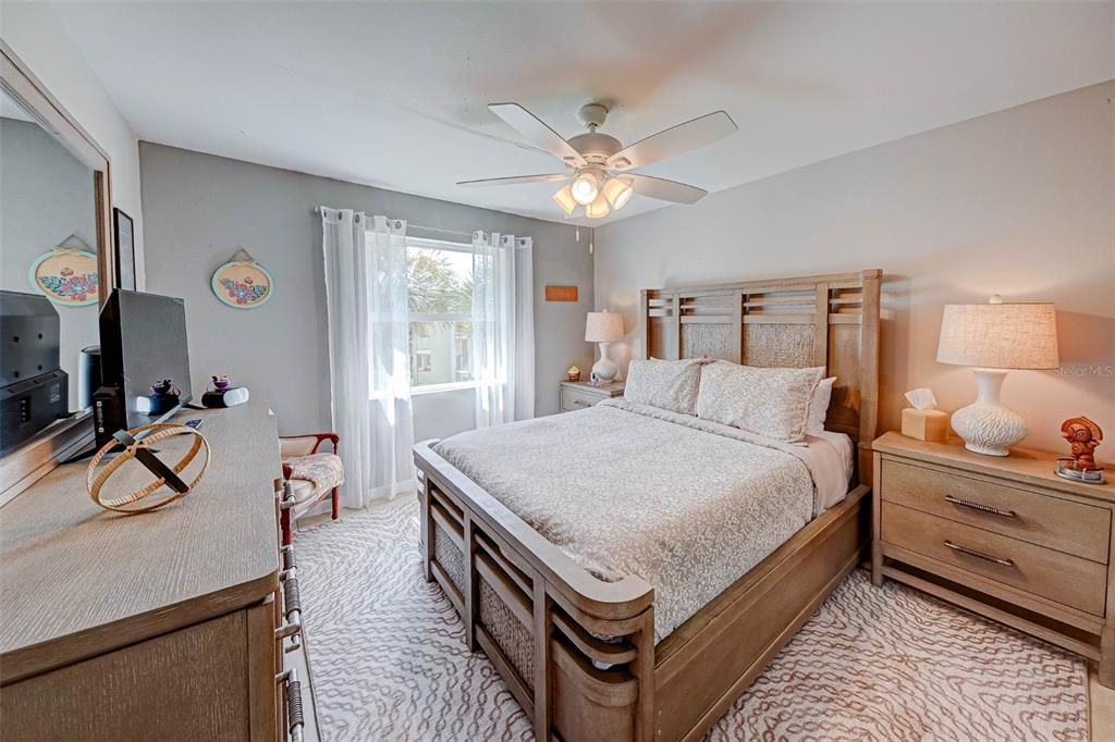 For Rent: $1,650 (2 beds, 2 baths, 937 Square Feet)