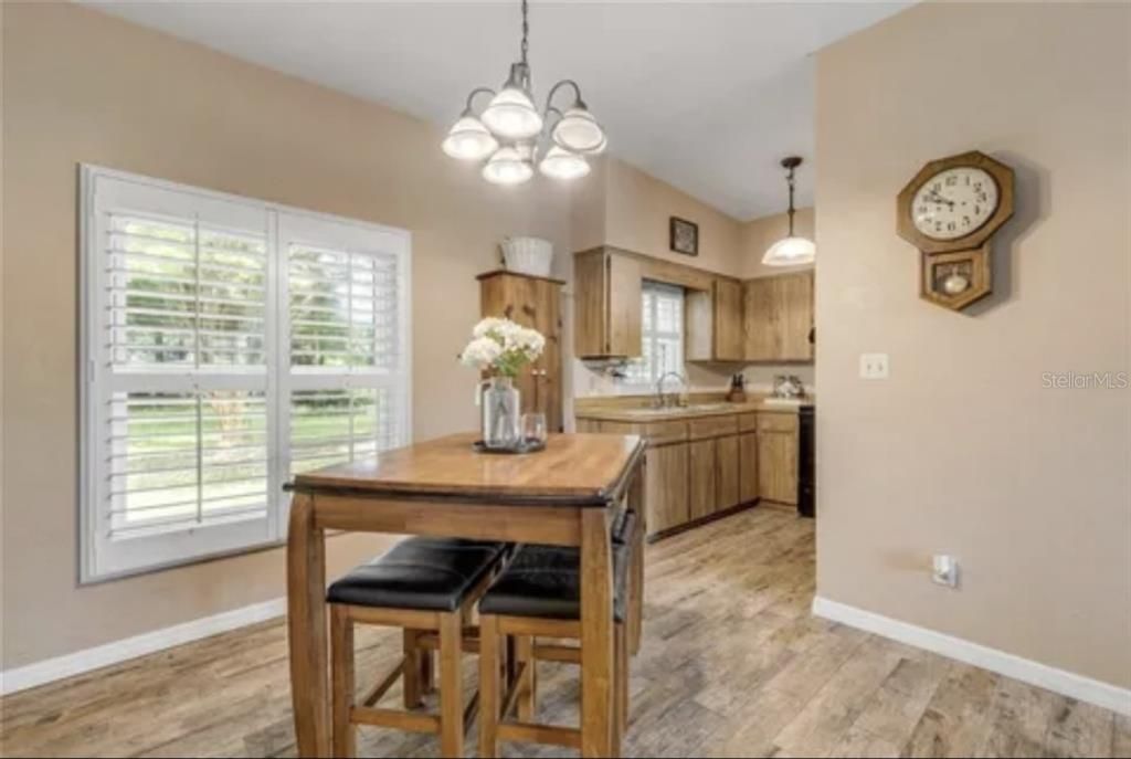 For Rent: $1,310 (2 beds, 1 baths, 997 Square Feet)
