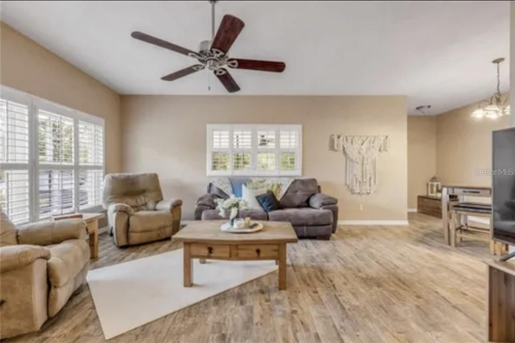 For Rent: $1,310 (2 beds, 1 baths, 997 Square Feet)