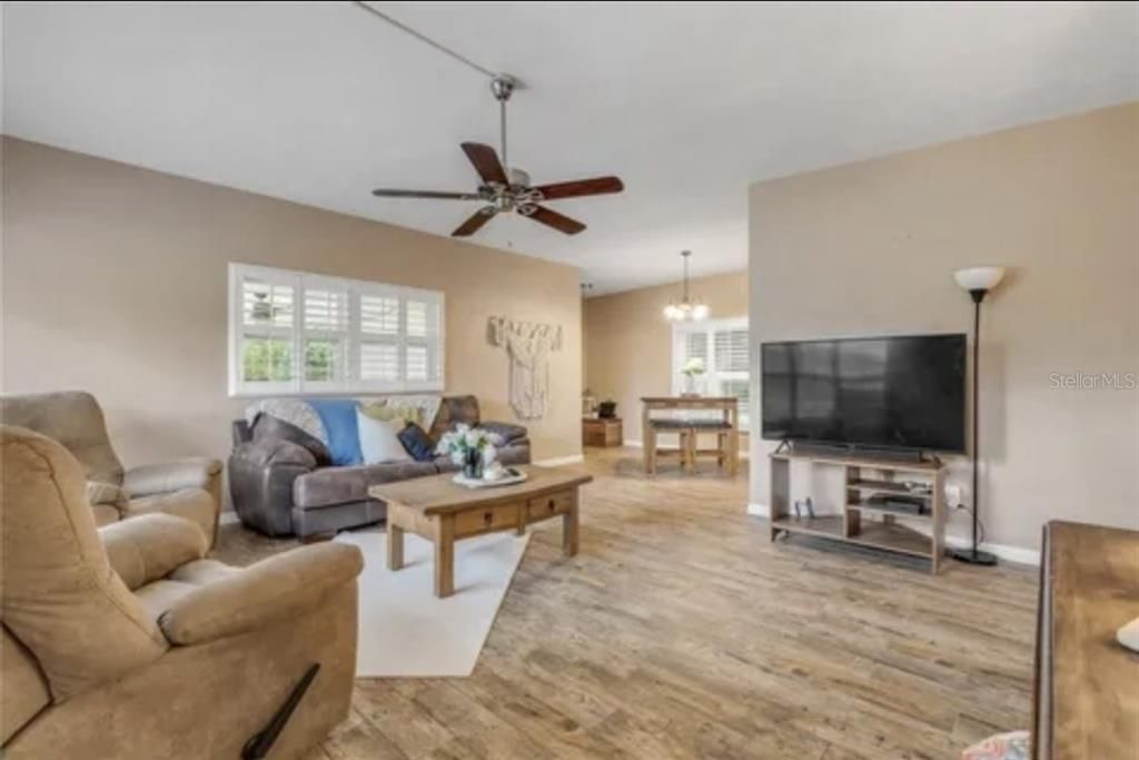 For Rent: $1,310 (2 beds, 1 baths, 997 Square Feet)