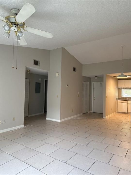 For Sale: $244,900 (2 beds, 2 baths, 1116 Square Feet)