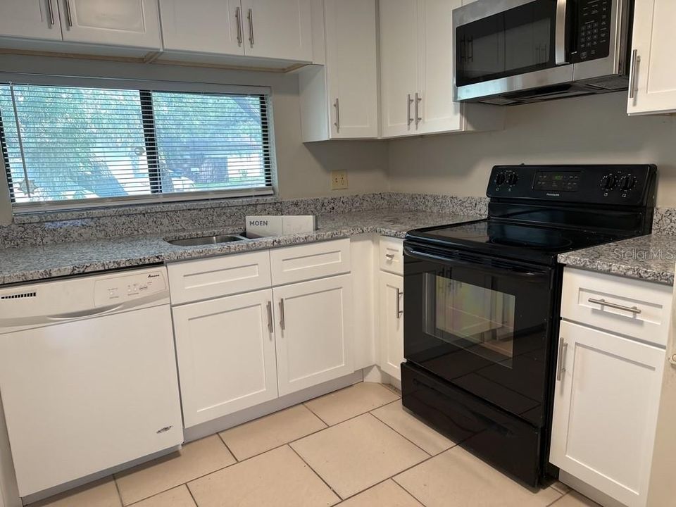 For Sale: $244,900 (2 beds, 2 baths, 1116 Square Feet)