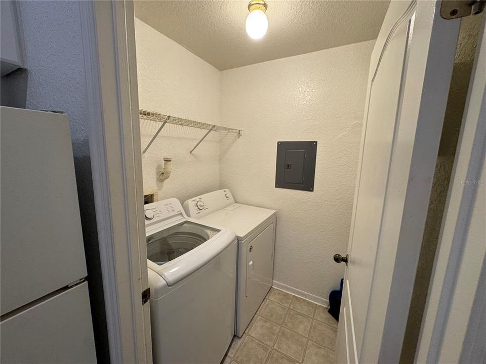 For Sale: $145,000 (2 beds, 2 baths, 1037 Square Feet)