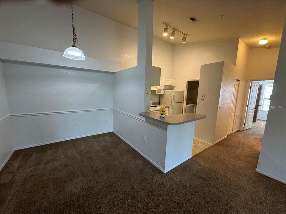 For Sale: $145,000 (2 beds, 2 baths, 1037 Square Feet)