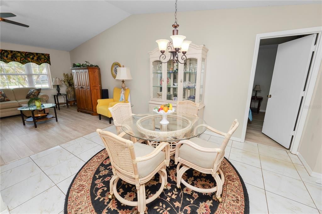 For Sale: $215,000 (2 beds, 2 baths, 1249 Square Feet)