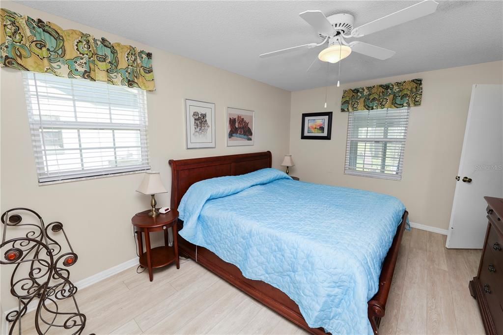 For Sale: $215,000 (2 beds, 2 baths, 1249 Square Feet)