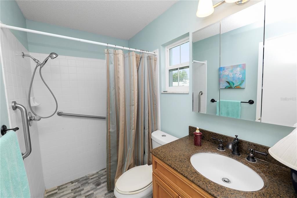 For Sale: $215,000 (2 beds, 2 baths, 1249 Square Feet)