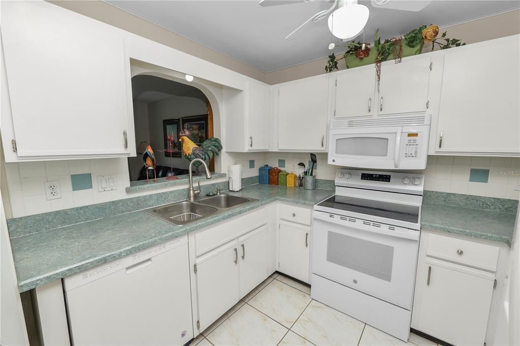 For Sale: $215,000 (2 beds, 2 baths, 1249 Square Feet)