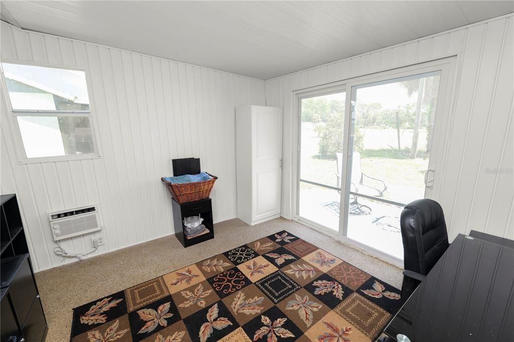 For Sale: $215,000 (2 beds, 2 baths, 1249 Square Feet)