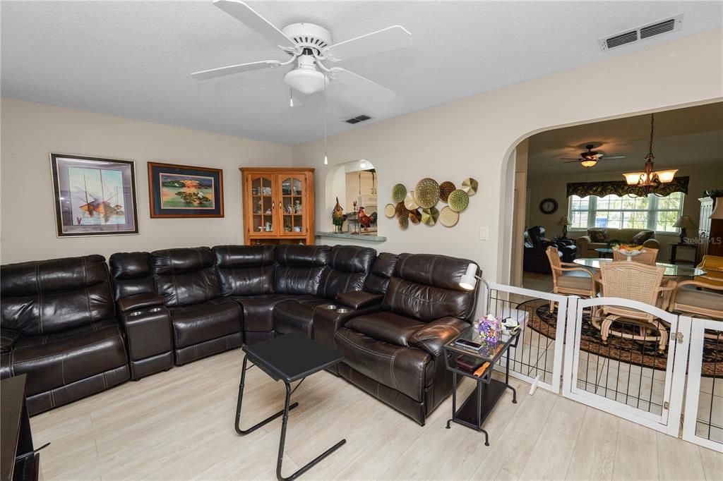 For Sale: $215,000 (2 beds, 2 baths, 1249 Square Feet)