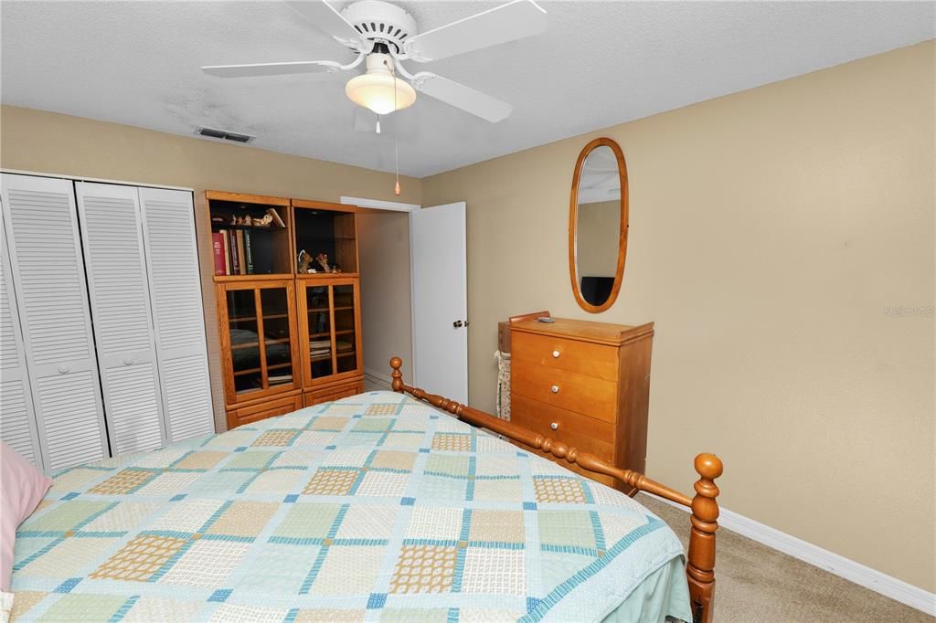 For Sale: $215,000 (2 beds, 2 baths, 1249 Square Feet)