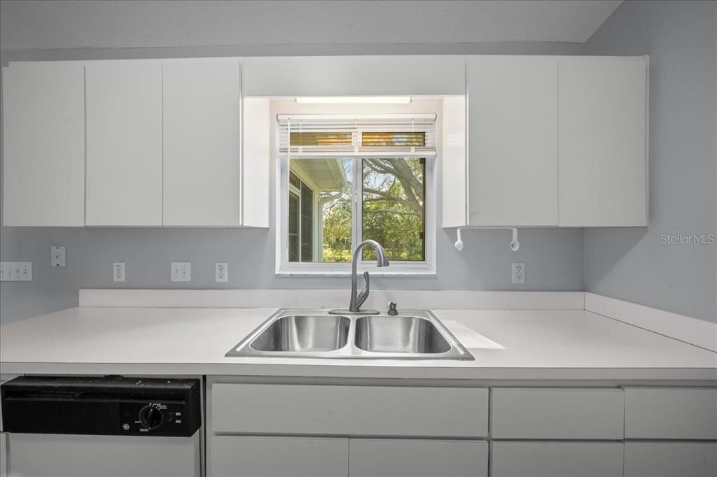 For Sale: $179,000 (2 beds, 2 baths, 1008 Square Feet)