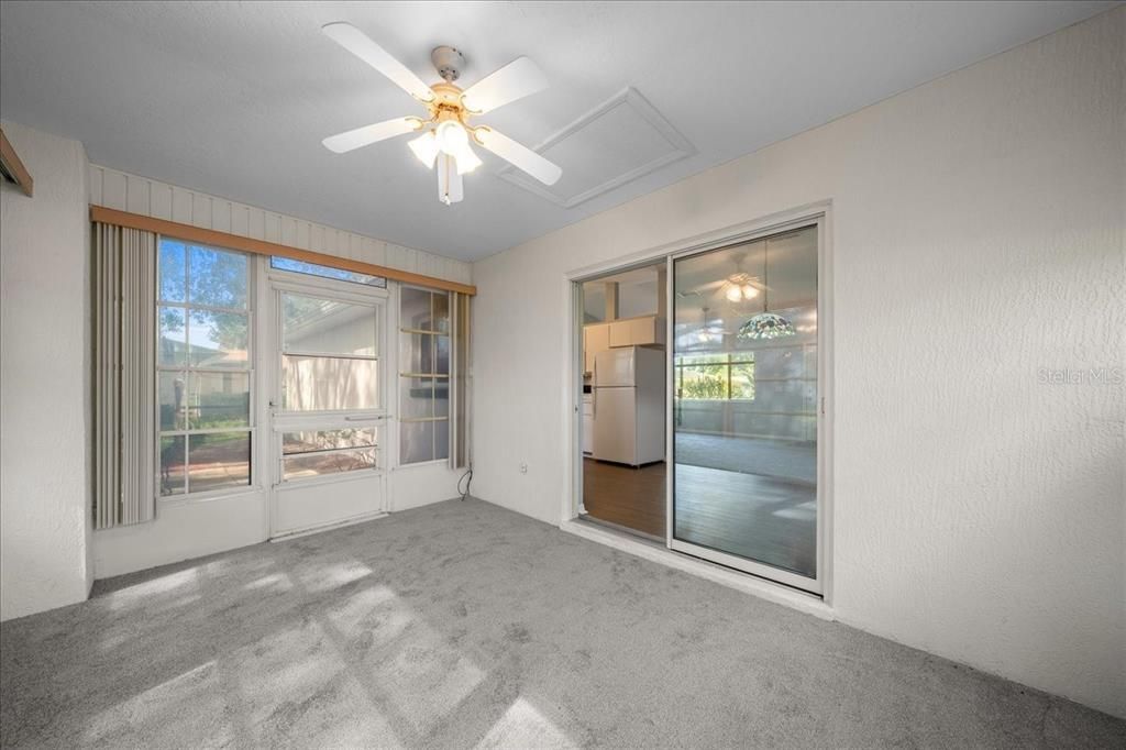 For Sale: $179,000 (2 beds, 2 baths, 1008 Square Feet)