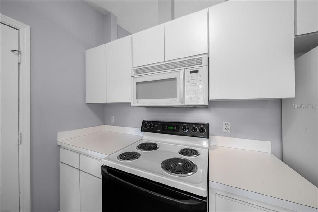For Sale: $179,000 (2 beds, 2 baths, 1008 Square Feet)