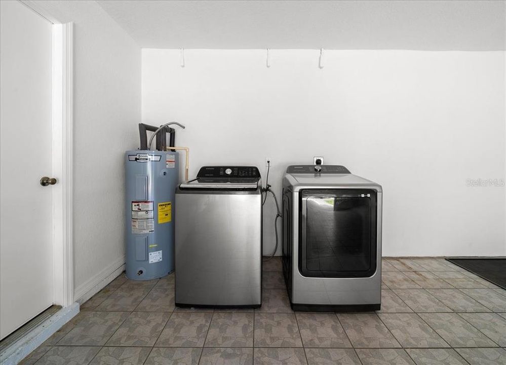 For Sale: $179,000 (2 beds, 2 baths, 1008 Square Feet)