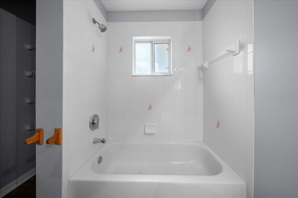 For Sale: $179,000 (2 beds, 2 baths, 1008 Square Feet)