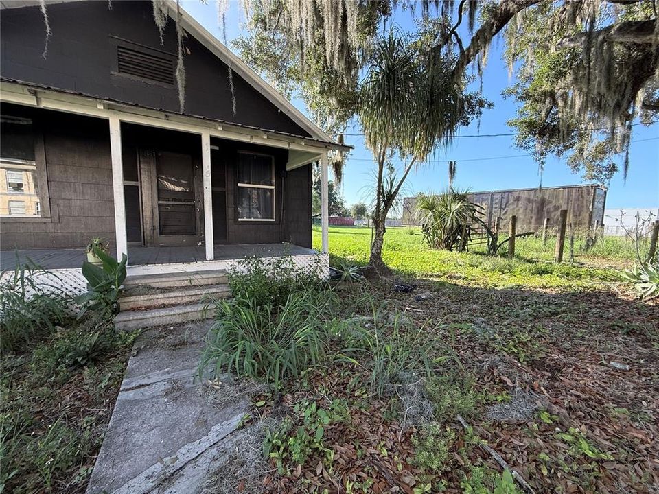 For Sale: $485,000 (1 beds, 1 baths, 732 Square Feet)
