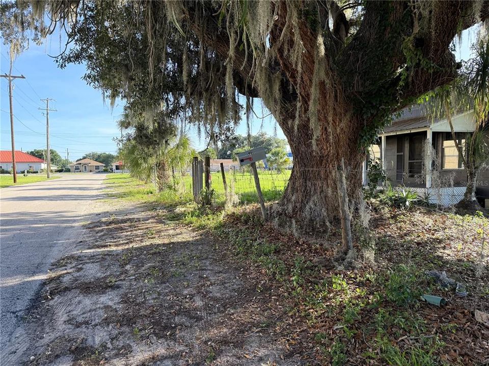 For Sale: $485,000 (1 beds, 1 baths, 732 Square Feet)