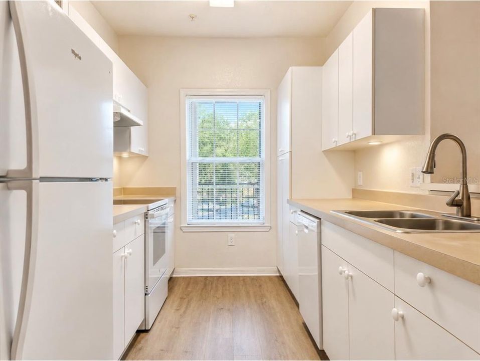 For Sale: $160,000 (1 beds, 1 baths, 850 Square Feet)