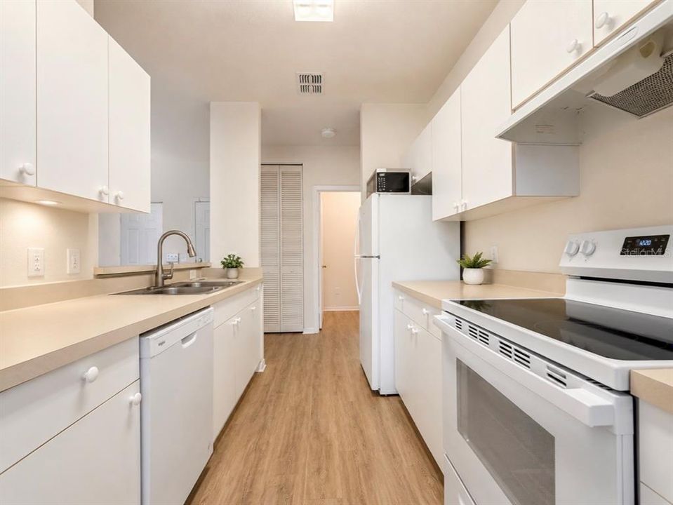 For Sale: $160,000 (1 beds, 1 baths, 850 Square Feet)