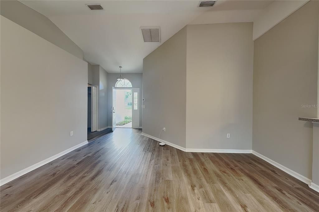 For Rent: $2,249 (3 beds, 2 baths, 1303 Square Feet)