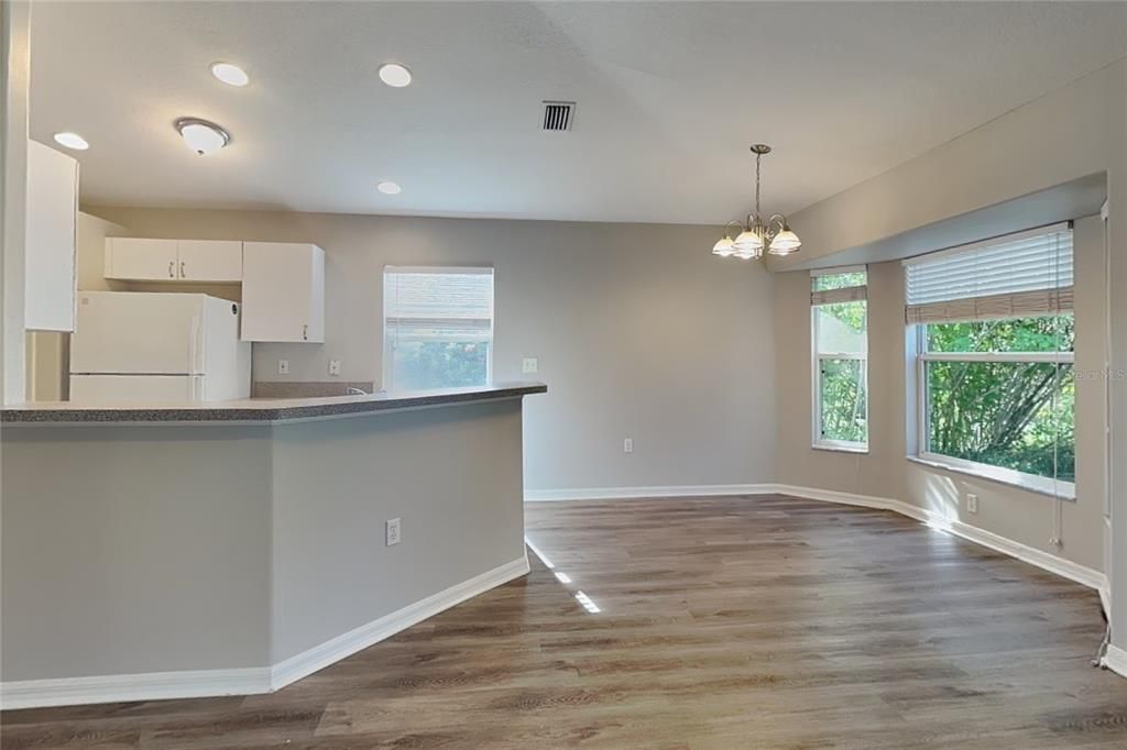 For Rent: $2,249 (3 beds, 2 baths, 1303 Square Feet)