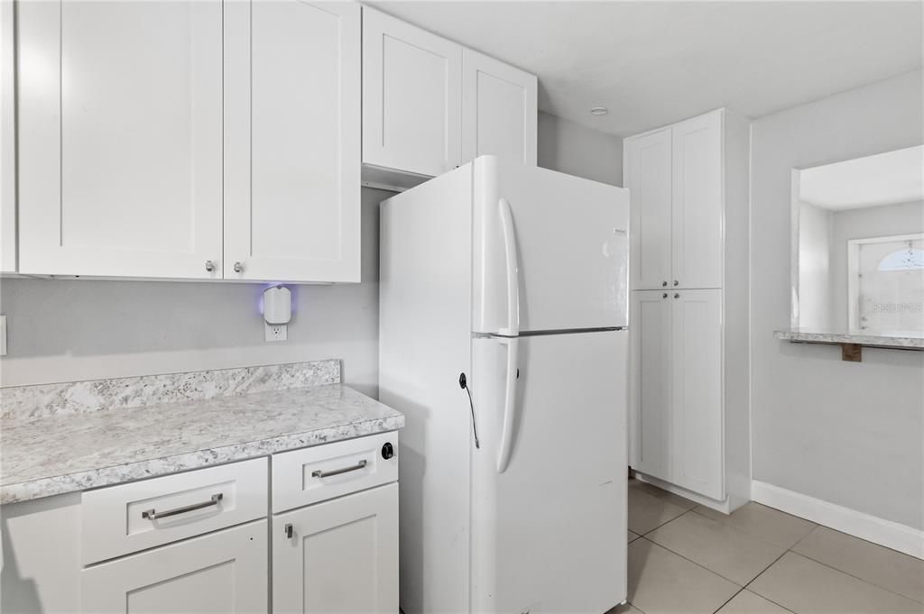 На продажу: $249,000 (2 спален, 1 ванн, 1092 Квадратных фут)