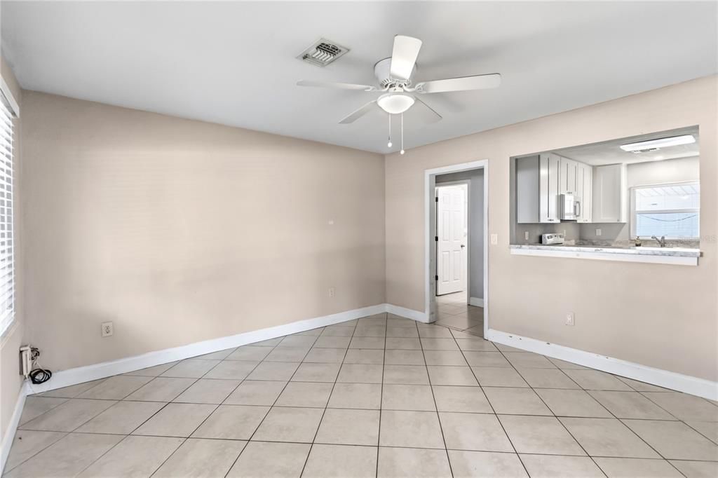 На продажу: $249,000 (2 спален, 1 ванн, 1092 Квадратных фут)