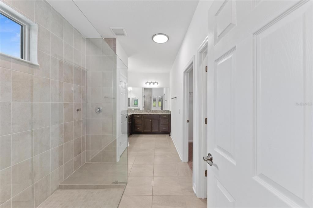En Venta: $580,000 (4 camas, 3 baños, 2193 Pies cuadrados)