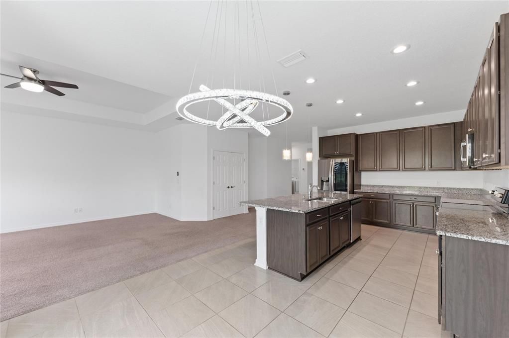 En Venta: $580,000 (4 camas, 3 baños, 2193 Pies cuadrados)