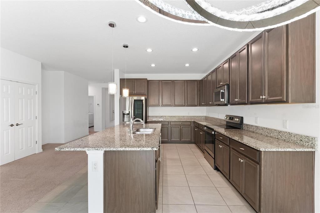 En Venta: $580,000 (4 camas, 3 baños, 2193 Pies cuadrados)