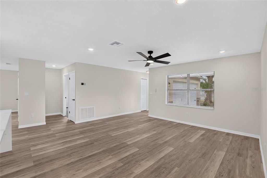 For Sale: $374,990 (3 beds, 2 baths, 1328 Square Feet)