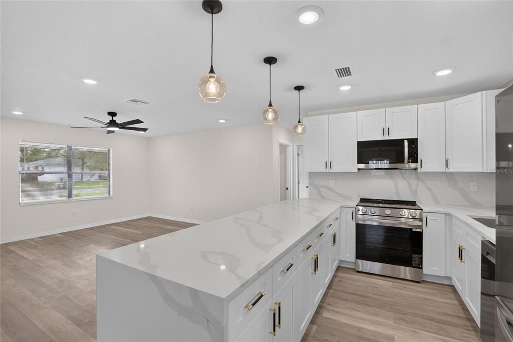 For Sale: $374,990 (3 beds, 2 baths, 1328 Square Feet)