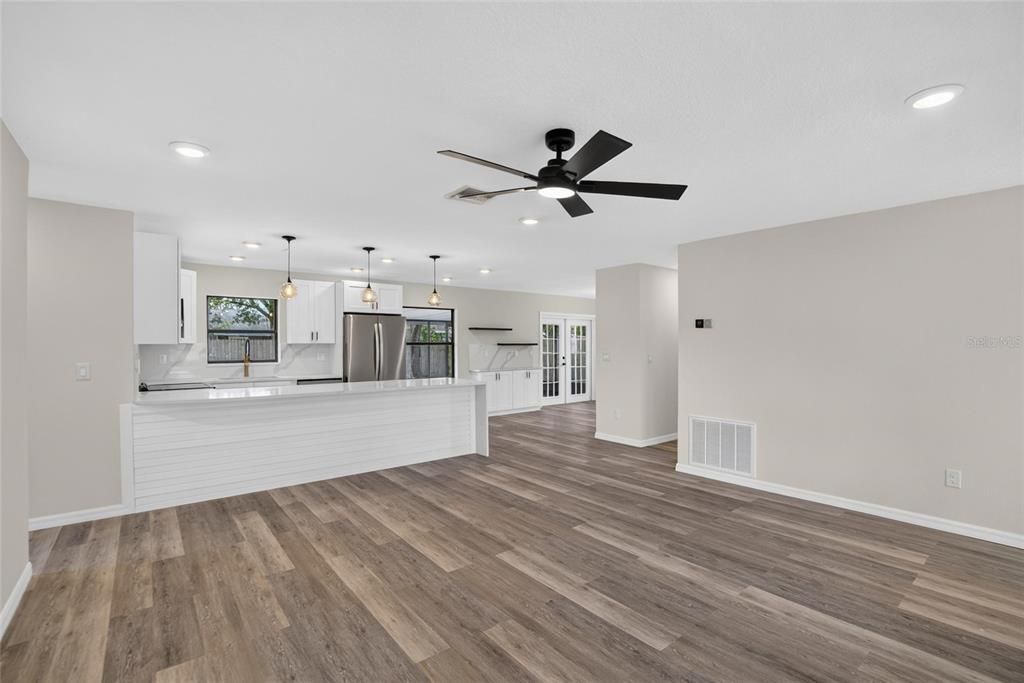 For Sale: $374,990 (3 beds, 2 baths, 1328 Square Feet)