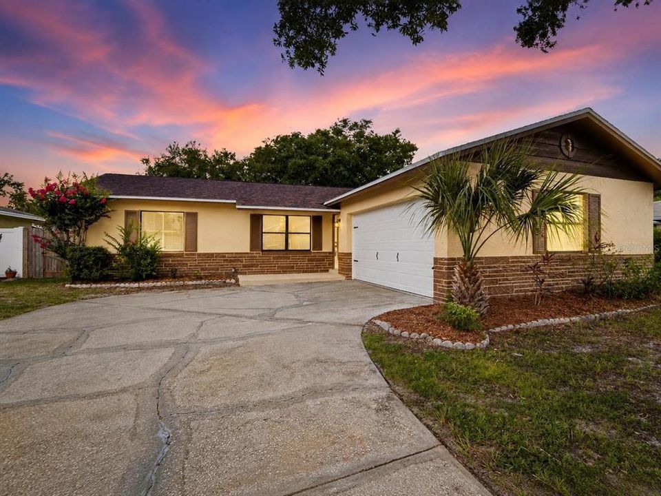 For Sale: $374,990 (3 beds, 2 baths, 1328 Square Feet)