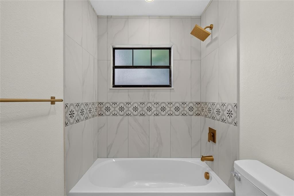 For Sale: $374,990 (3 beds, 2 baths, 1328 Square Feet)