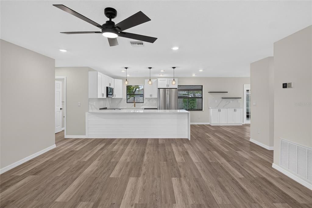 For Sale: $374,990 (3 beds, 2 baths, 1328 Square Feet)