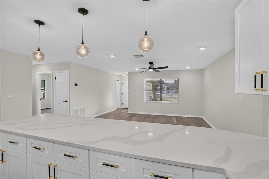 For Sale: $374,990 (3 beds, 2 baths, 1328 Square Feet)