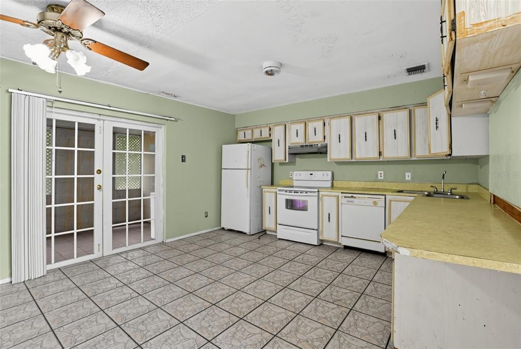 For Sale: $184,900 (2 beds, 1 baths, 952 Square Feet)