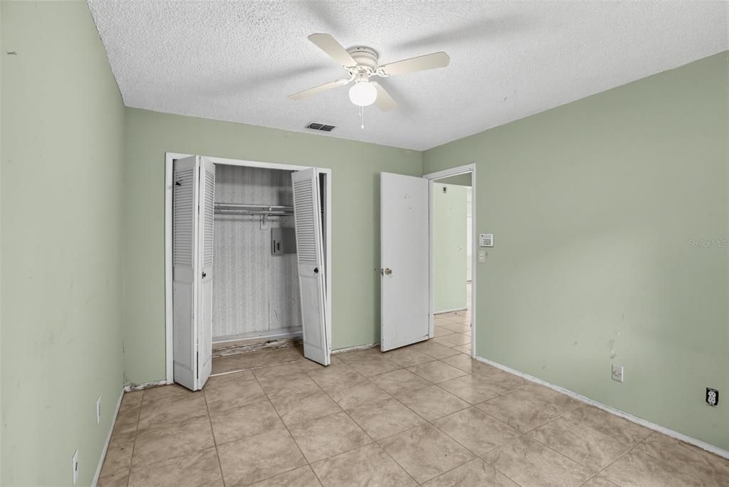 For Sale: $184,900 (2 beds, 1 baths, 952 Square Feet)