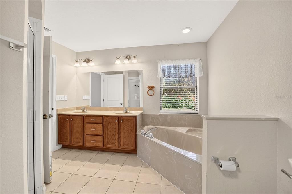 For Sale: $339,000 (3 beds, 2 baths, 1818 Square Feet)