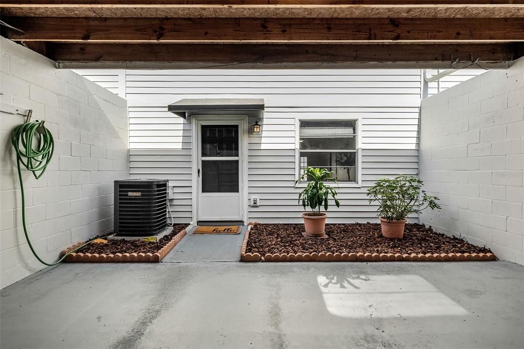 For Sale: $250,000 (2 beds, 1 baths, 1040 Square Feet)